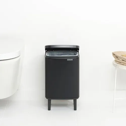 פח ברבנטיה לשירותים 7 ליטר - Brabantia BO שחור -24 מתוך קולקציית פחי אשפה לשירותים (תמונת מוצר) - פתרון פונקציונלי ואסתטי לארגון הבית