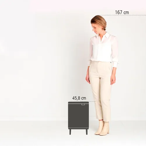 פח ברבנטיה לשירותים 12 ליטר - Brabantia BO שחור -24 מתוך קולקציית פחי אשפה לשירותים (בסביבה מעוצבת) - פריט מעוצב לעיצוב חלל רחצה מודרני ויוקרתי