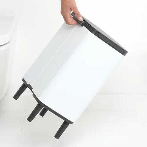 פח ברבנטיה לשירותים 12 ליטר - Brabantia BO לבן -24 מתוך קולקציית פחי אשפה לשירותים (מבט נוסף) - פריט מעוצב לעיצוב חלל רחצה מודרני ויוקרתי