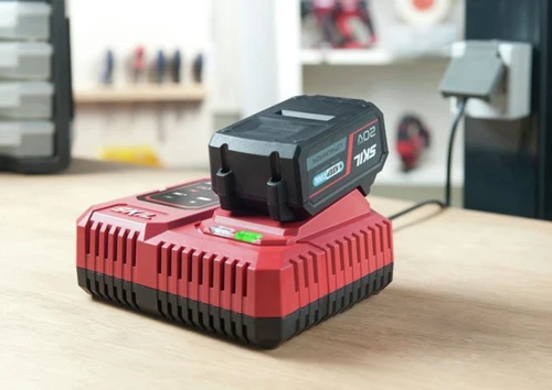 מטען מהירSKIL- 20V 6.0A
