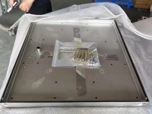 מכסה נירוסטה לחדר מכונות 60X60ס