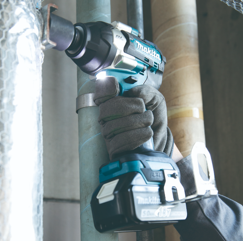 מפתח אימפקט D1/2 + סוללה 6 אמפר MAKITA DTW700 18V  