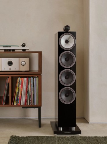 B&W 702 S3