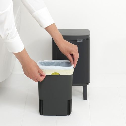 פח אשפה 4 ליטר לשירותים BO שחור ברבנטיה | Brabantia