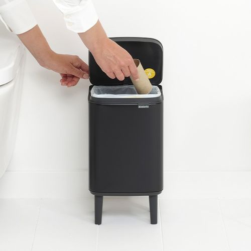 פח אשפה 7 ליטר לשירותים BO שחור ברבנטיה | Brabantia