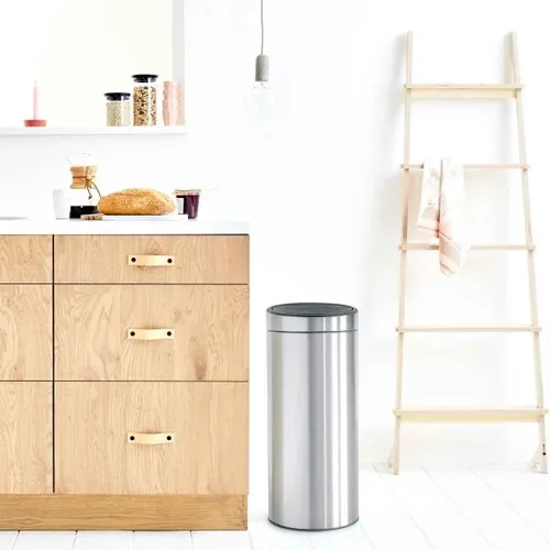 פח ברבנטיה למטבח 30 ליטר - Brabantia מוברש מט -24 מתוך קולקציית פחי אשפה למטבח (בסביבה מעוצבת) - עשוי מחומרים עמידים בפני לחות וחלודה לאורך זמן