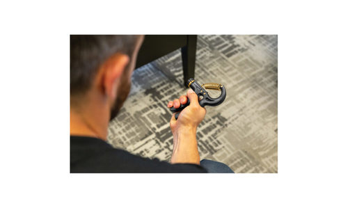 קפיץ יד מתכוונן – GRIP STRENGTH TRAINER