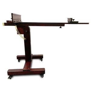 BIG RED EASEL כן ציור סטודיו