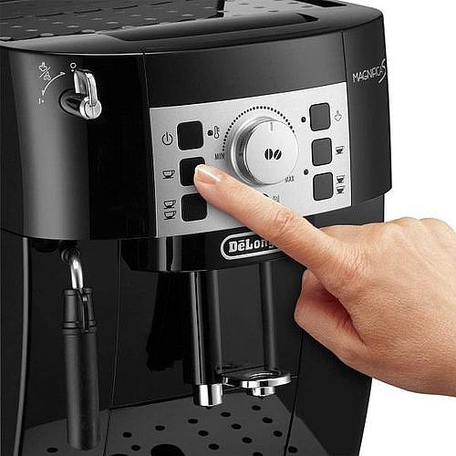 ‏מכונת אספרסו Delonghi Magnifica דגם ECAM 22.110.B
