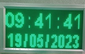 שעון לבריכה מוגן מיים