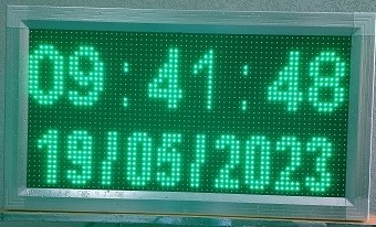 שעונים לבריכת שחייה