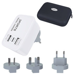 מתאם חשמל אוניברסלי עם מטען USB כפול + שקע Type-c