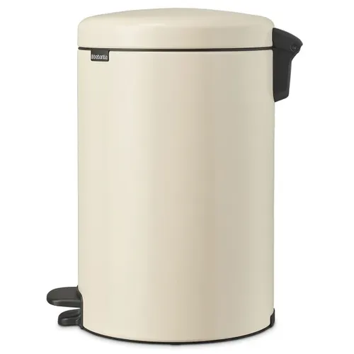 פח ברבנטיה 20 ליטר Brabantia בז' מתוך קולקציית פחי אשפה לשירותים (זווית נוספת) - מתאים לשדרוג מראה האמבטיה בקלות ובמהירות