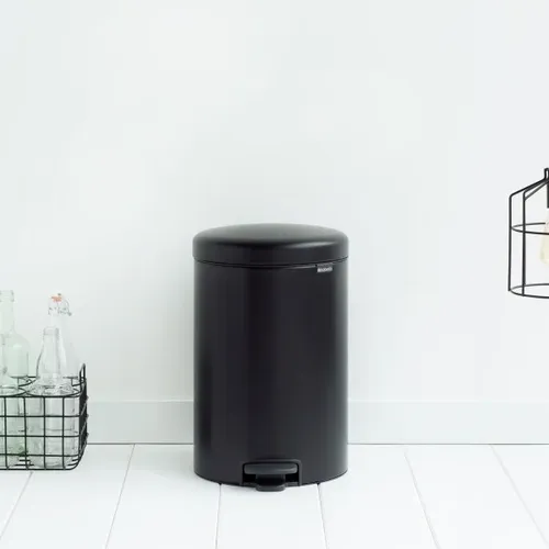 פח ברבנטיה 20 ליטר Brabantia שחור מתוך קולקציית פחי אשפה לשירותים (שילוב בחדר הרחצה) - עשוי מחומרים עמידים בפני לחות וחלודה לאורך זמן