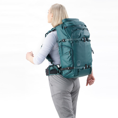 תיק גב Shimoda Designs 520-135 Action X40 v2 Women's Starter Kit with Medium DSLR Core Unit (Teal)