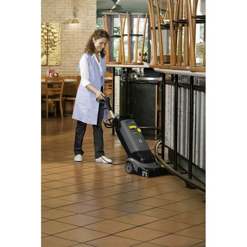 מכונה לשטיפה ושאיבת רצפות מקצועית דגם BR 30/4 KARCHER