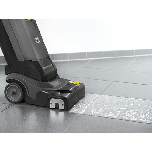 מכונה לשטיפה ושאיבת רצפות מקצועית דגם BR 30/4 KARCHER