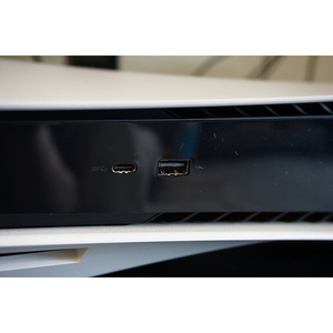 תיקון והחלפת USB לקונסולת PlayStation 5