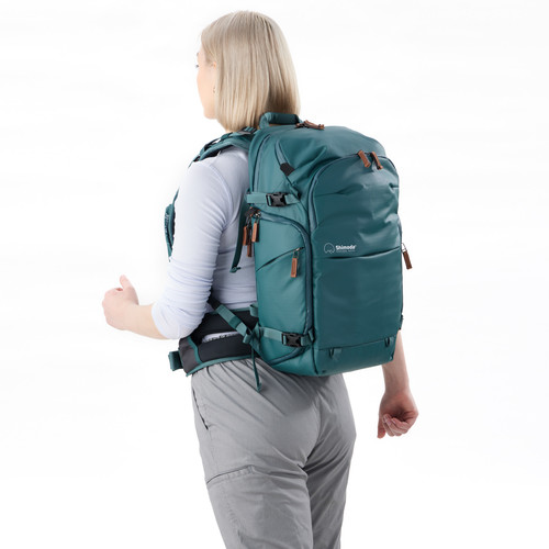 תיק גב Shimoda Designs 520-146 Explore 25L v2 Women's Starter Kit with Small Mirrorless Core Unit (Teal)