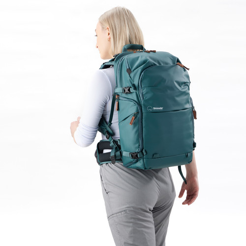 תיק גב Shimoda Designs 520-147 Explore v2 30L Women's Starter Kit with Medium Mirrorless Core Unit (Teal)