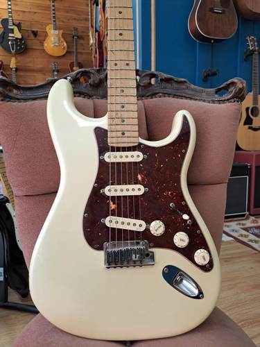 Fender Stratocaster Deluxe 2013