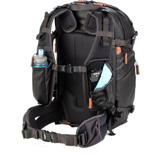 תיק גב Shimoda Designs 520-152 Explore 25L v2 Starter Kit with Small Mirrorless Core Unit (Black)