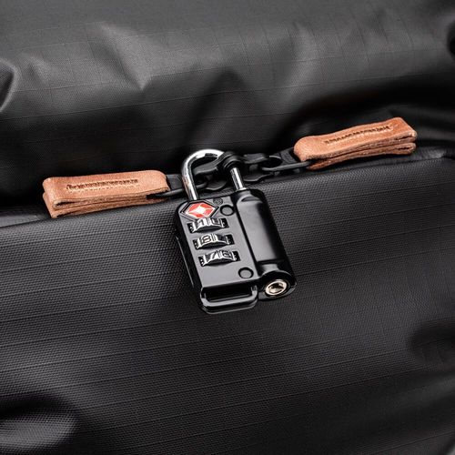 תיק גב Shimoda Designs 520-152 Explore 25L v2 Starter Kit with Small Mirrorless Core Unit (Black)