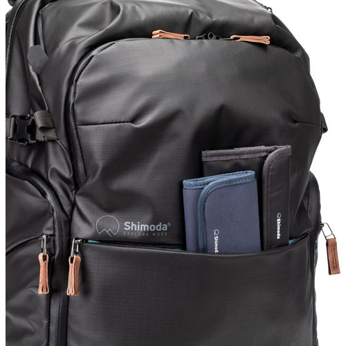 תיק גב Shimoda Designs 520-156 Explore v2 30L Starter Kit with Medium Mirrorless Core Unit (Black)