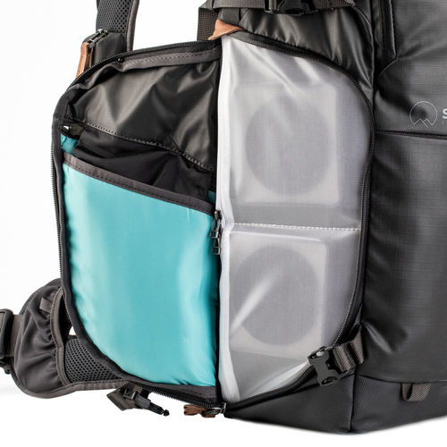 תיק גב Shimoda Designs 520-160 Explore v2 35L Starter Kit with Medium DSLR Core Unit (Black)