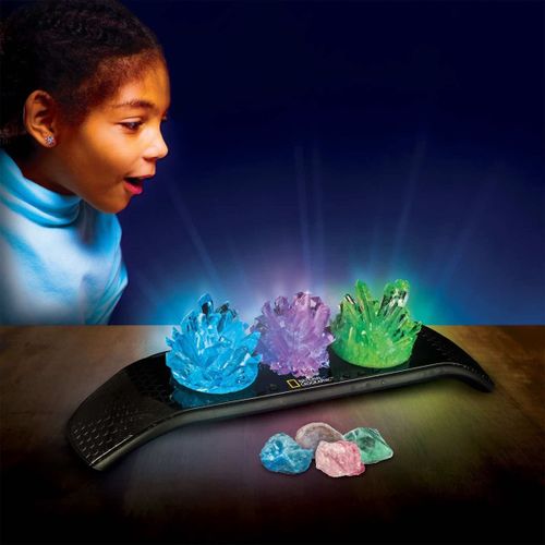 ערכת מדע לילדים: גידול 4 קריסטלים עם בסיס LED מאיר