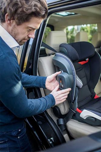 בוסטר גב ISOFix לרכב iZi Flex FIX בתקן I-Size כולל הגנות צד משודרגות וריפוד לחגורה - שחור Midnight Black