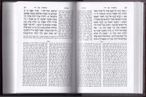 חמישה חומשי תורה ותפילות שבת עם רש"י כריכה דמוי עור (M) בצלאל