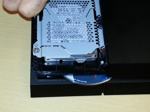 החלפת מנגנון משיכת ופליטת דיסקים לכונן Playstation 4