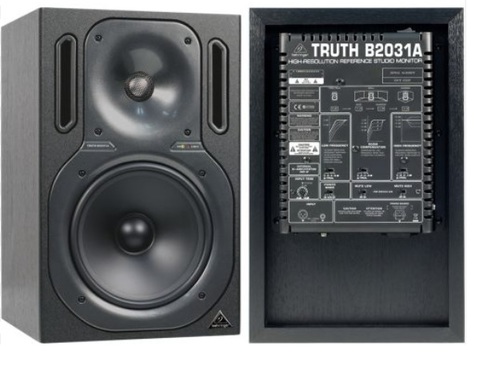 רמקול מקצועי מוגבר מבית BEHRINGER דגם B2031