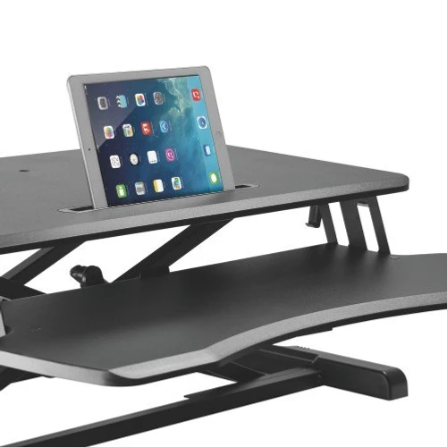 מתקן ארגונומי הכולל שולחן ומדף למקלדת LUMI  DWS28-02N 