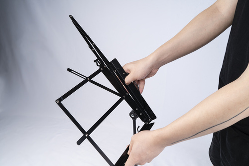 סטנד תווים מתקפל כולל תיק Guitto GSS-03