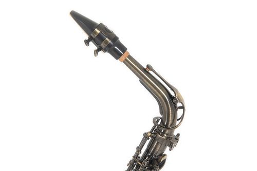 סקסופון אלט מצופה antique lacquered של המותג ROY BENSON AS-202A כולל תיק RB700611 מבית GEWA (Germany)