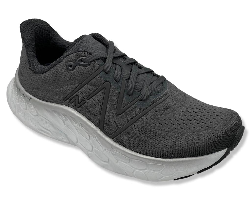 נעלי ריצה רחבות דגם New Balance MMORGG4 2E בצבע אפור עם סוליית Fresh Foam More לבנה