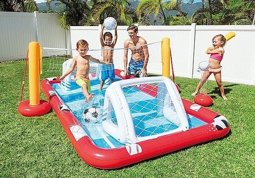 בריכת פעילות מגרש ספורט למגוון משחקים