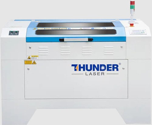 מכונת חיתוך בלייזר- NOVA 35 LASER CUTTER 130W