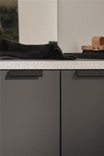 ידית רוכבת Bench שחור מט מוברש - 200 מ