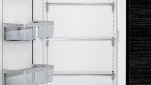 iQ700 מקפיא בנוי 212.5 x 60.3 cm flat hinge מבית Siemens