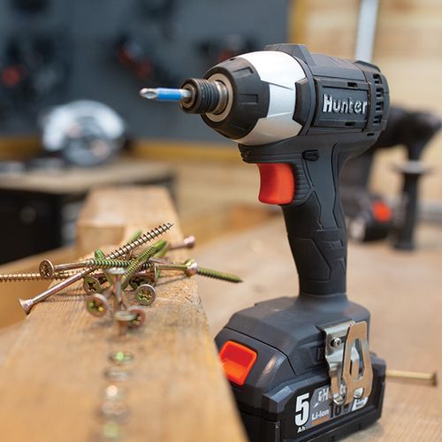 מברגת אימפקט נטענת Brushless 18V - גוף בלבד