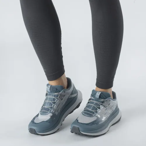 נעלי ULTRA GLIDE בצבע כחול בהיר מבית המותג סלומון SALOMON