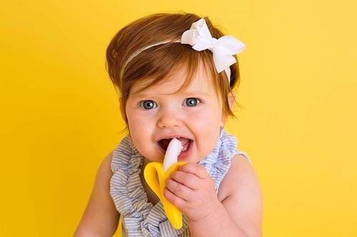   מברשת השיניים הראשונה לתינוקות – בייבי בננה baby banana