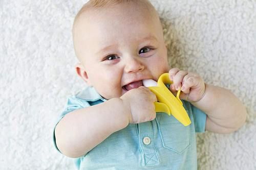   מברשת השיניים הראשונה לתינוקות – בייבי בננה baby banana