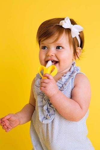   מברשת השיניים הראשונה לתינוקות – בייבי בננה baby banana