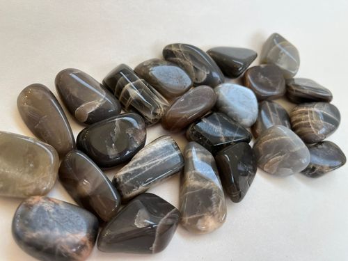 מונסטון שחורה חלוק BLACK MOONSTONE