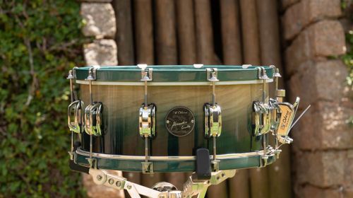 תוף סנר עם חתימה SIG-1406 מסדרת Alex Cunha series בצבע ירוק עם גוונים בגודל 14x06 אינץ' מבית Odery-(Brazil)
