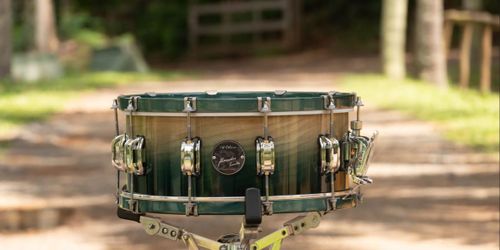 תוף סנר עם חתימה SIG-1406 מסדרת Alex Cunha series בצבע ירוק עם גוונים בגודל 14x06 אינץ' מבית Odery-(Brazil)
